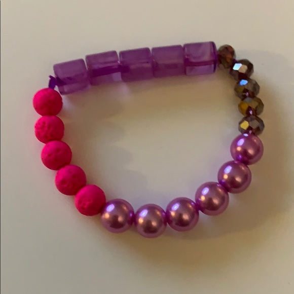 Assorted Handmade bracelets. - Picture 8 of 10